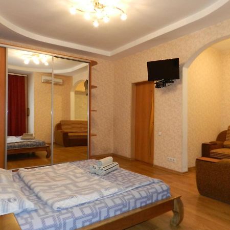 1-Room Apartment 50M2 On Metalurhiv Avenue 17, By Grandhome Zaporizhia 外观 照片