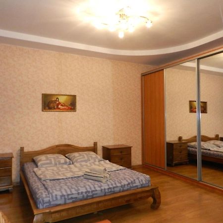 1-Room Apartment 50M2 On Metalurhiv Avenue 17, By Grandhome Zaporizhia 外观 照片