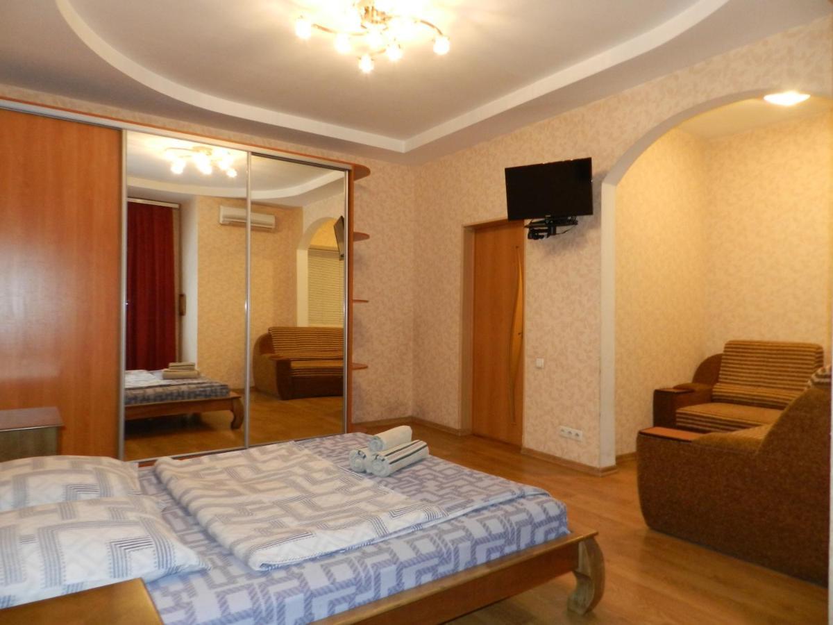 1-Room Apartment 50M2 On Metalurhiv Avenue 17, By Grandhome Zaporizhia 外观 照片
