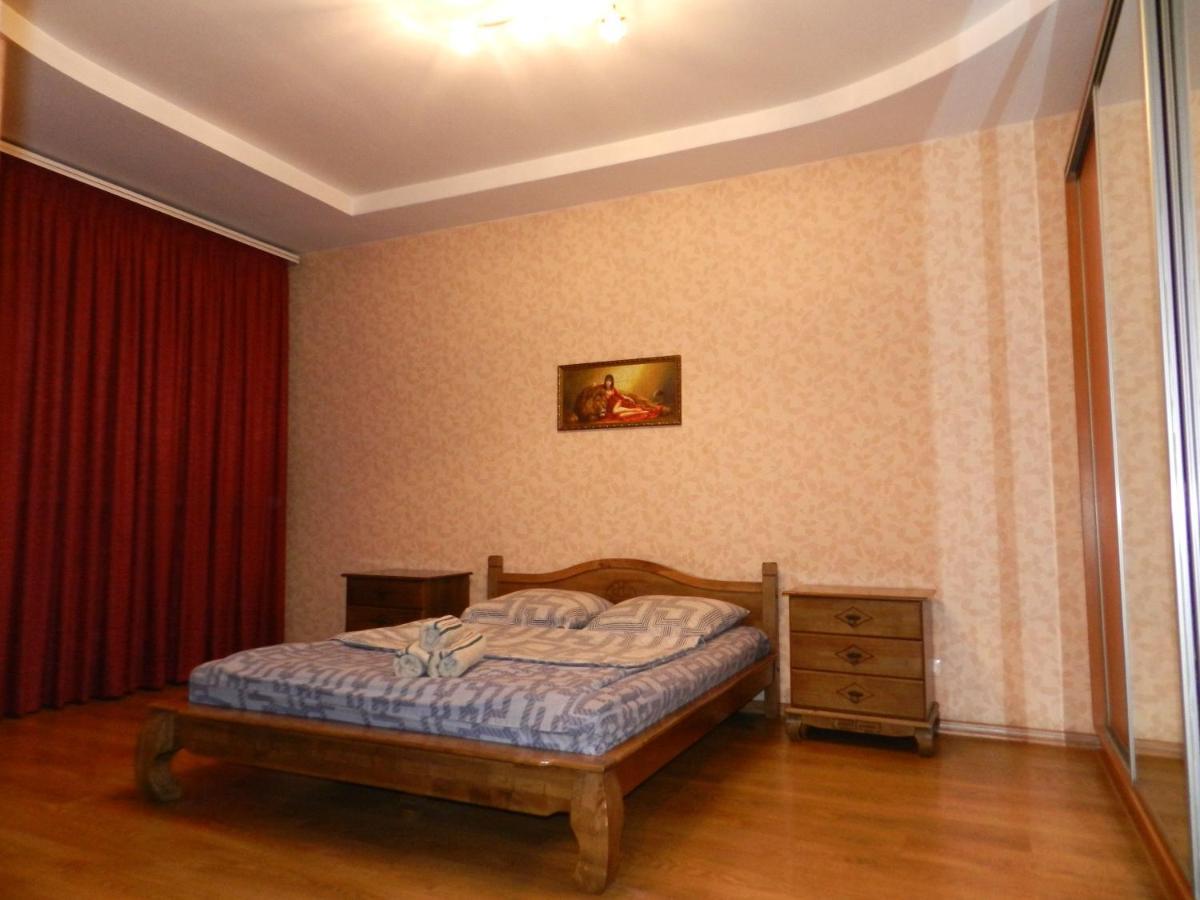 1-Room Apartment 50M2 On Metalurhiv Avenue 17, By Grandhome Zaporizhia 外观 照片