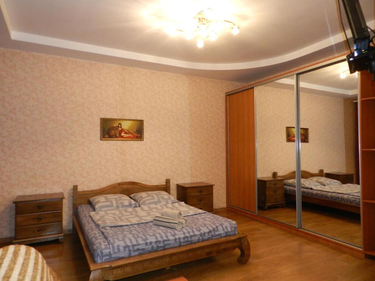 1-Room Apartment 50M2 On Metalurhiv Avenue 17, By Grandhome Zaporizhia 外观 照片